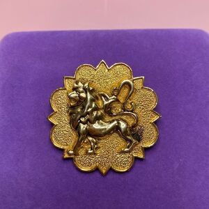 💛 RARE Vintage Gold Plated Hattie Carnegie Round Lion Brooch